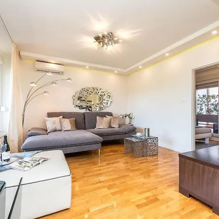 Marina Yacht Apartment *