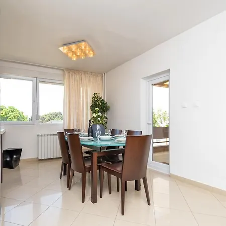 Marina Yacht Apartment *