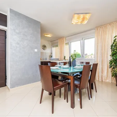 Marina Yacht Apartment
