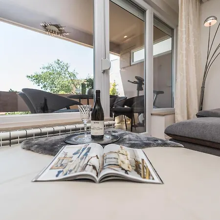 Marina Yacht Apartment *